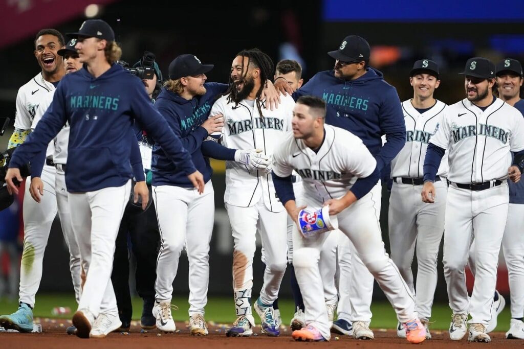 AL Wild Card Race: Blue Jays, Astros, Mariners in Playoff Hunt
