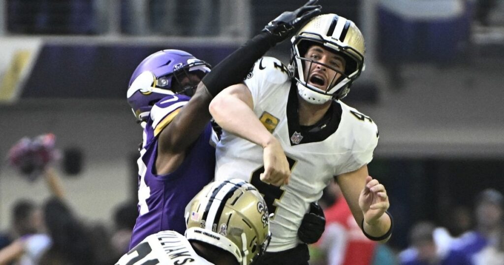 Saints Injury Update: QB Derek Carr Clears Concussion Protocol